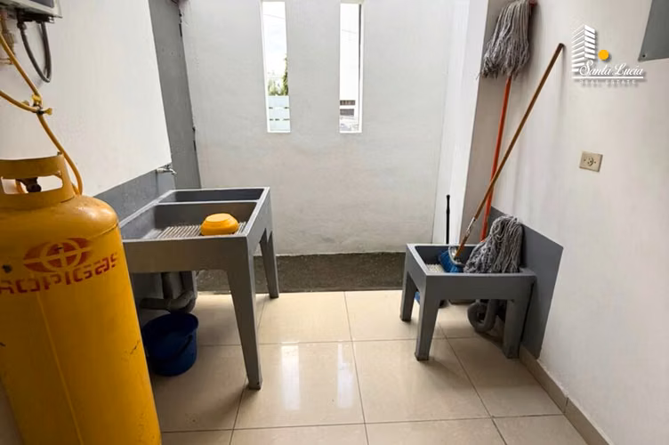  Venta de Hermosa Casa de doble altura en Condominio de Santo Domingo - LL