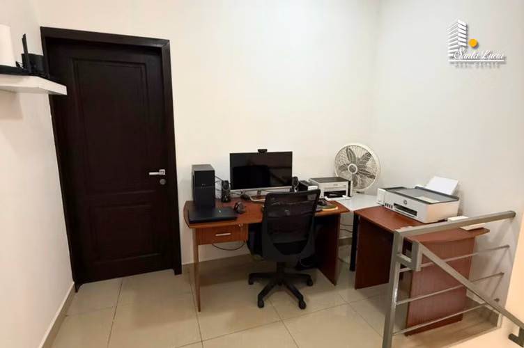  Venta de Hermosa Casa de doble altura en Condominio de Santo Domingo - LL