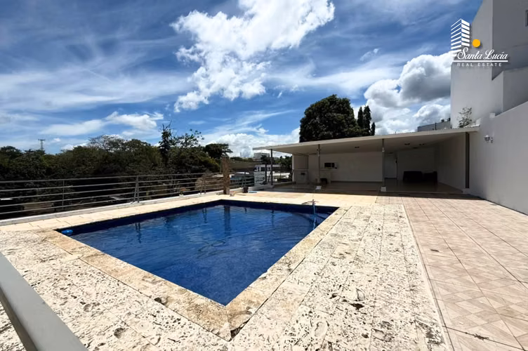  Venta de Hermosa Casa de doble altura en Condominio de Santo Domingo - LL