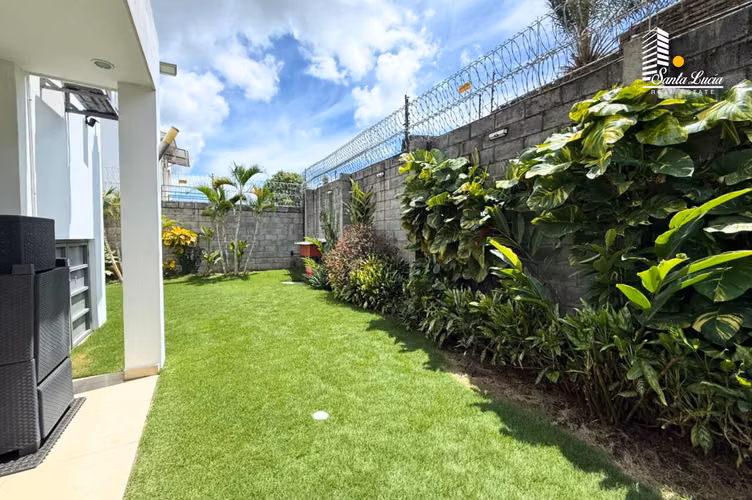  Venta de Hermosa Casa de doble altura en Condominio de Santo Domingo - LL