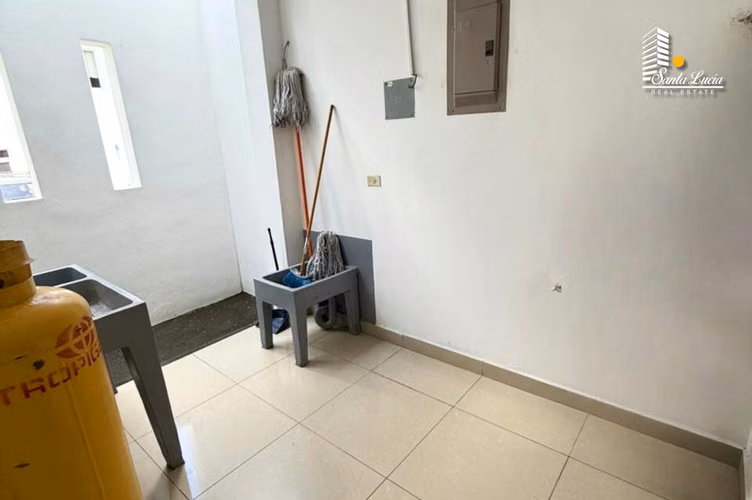  Venta de Hermosa Casa de doble altura en Condominio de Santo Domingo - LL