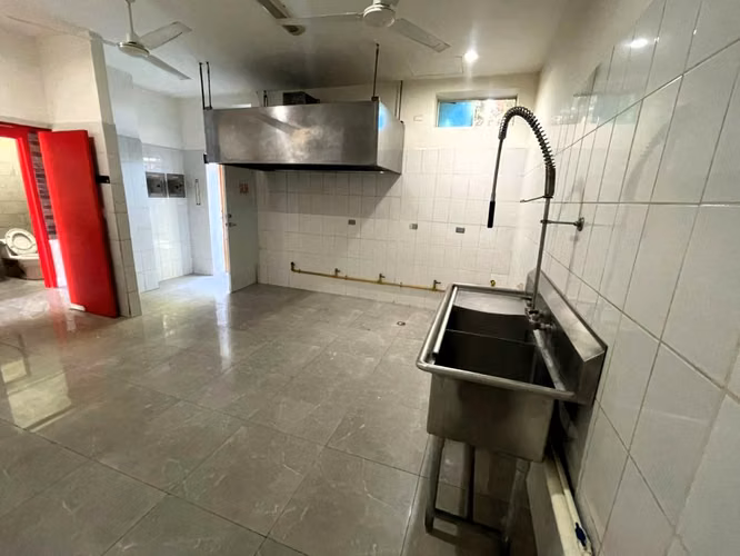 KC- Local Comercial Premium en Venta - Plaza sobre Carretera a Masaya - Imagen 8