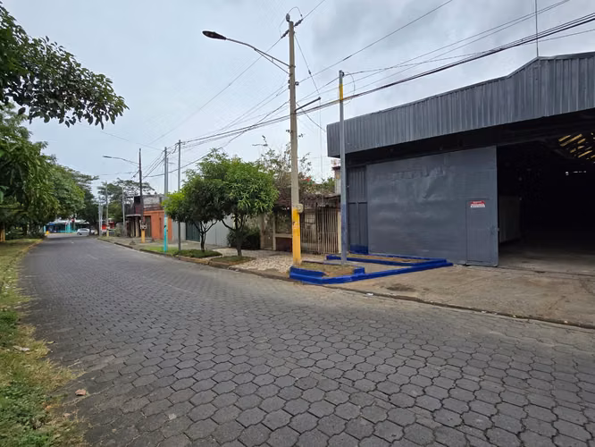Venta de Bodega ubicada por Rotonda Gueguense