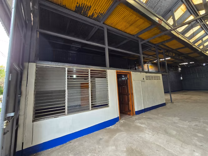 Venta de Bodega ubicada por Rotonda Gueguense