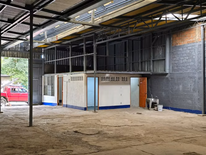 Venta de Bodega ubicada por Rotonda Gueguense