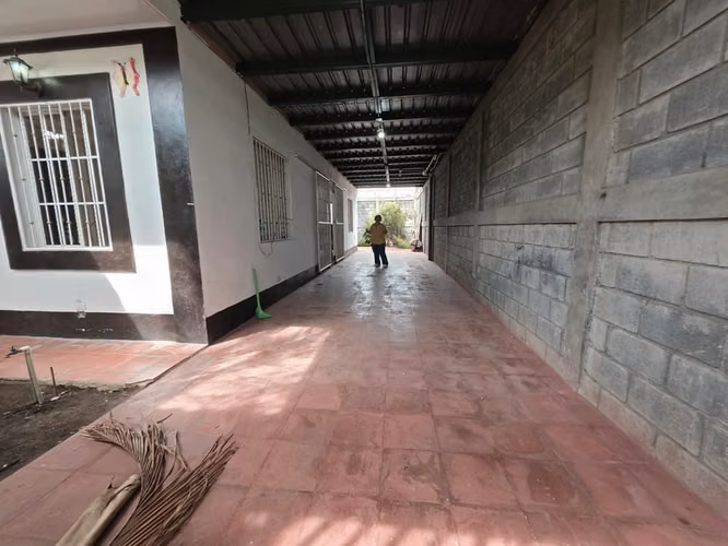 ¡A Minutos del Aeropuerto! Casa de 4 Habitaciones en Montecristi Ahora en $105,000 - Imagen 4