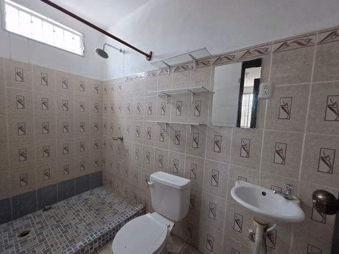 ¡A Minutos del Aeropuerto! Casa de 4 Habitaciones en Montecristi Ahora en $105,000 - Imagen 10