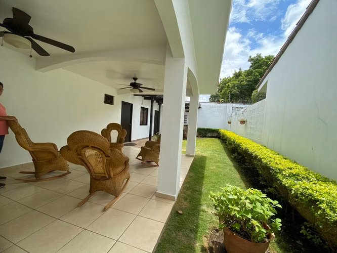 EJ-Vendo casa en Carretera Masaya km 13