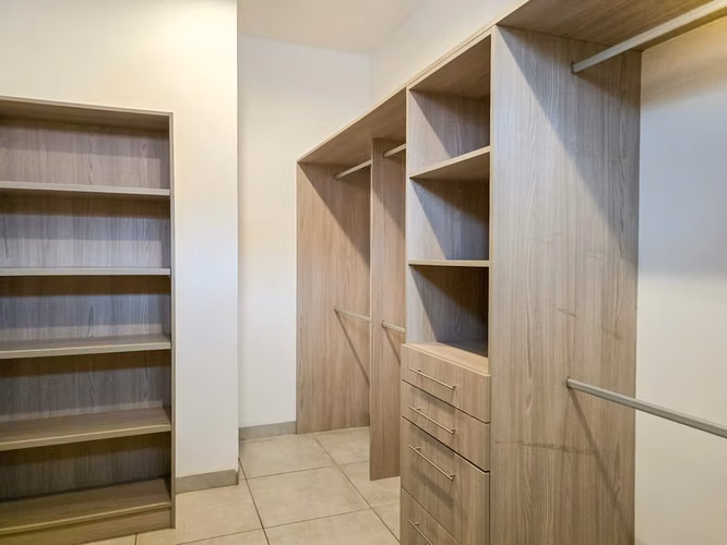 Exclusividad y Lujo en Santo Domingo – Casa en Condominio
