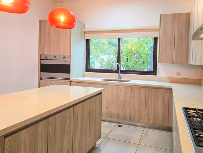 Exclusividad y Lujo en Santo Domingo – Casa en Condominio