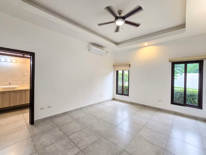 Exclusividad y Lujo en Santo Domingo – Casa en Condominio