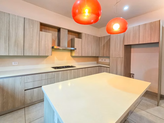Exclusividad y Lujo en Santo Domingo – Casa en Condominio