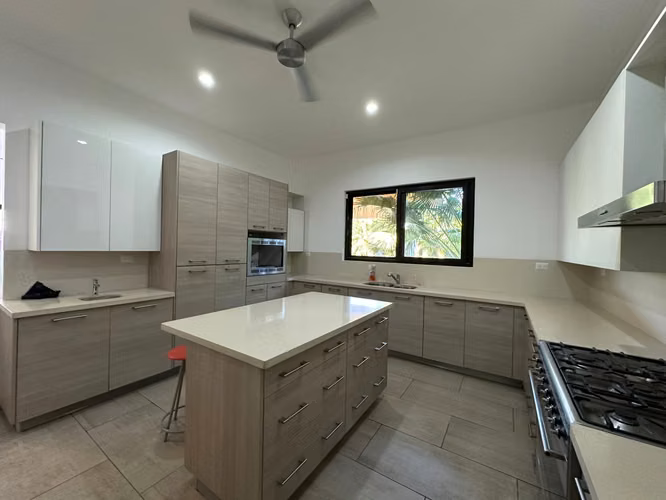 Exclusividad y Lujo en Santo Domingo – Casa en Condominio