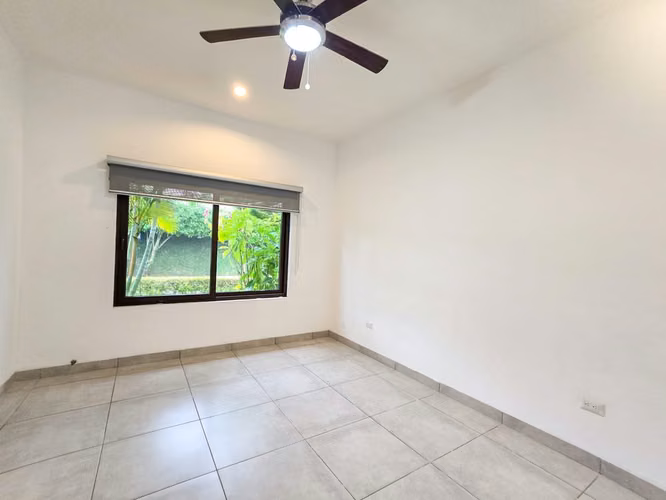 Exclusividad y Lujo en Santo Domingo – Casa en Condominio