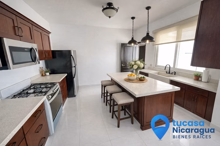 Rento Casa Moderna Nueva en Las Colinas - Imagen 2