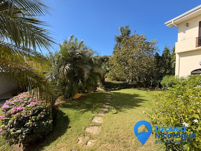Rento Casa Amueblada en Santo Domingo – 5 Habitaciones | Piscina Privada | Finos Acabados