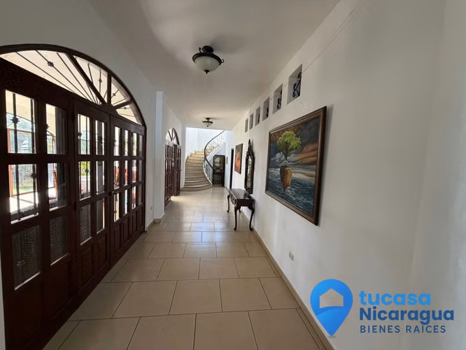 Rento Casa Amueblada en Santo Domingo – 5 Habitaciones | Piscina Privada | Finos Acabados