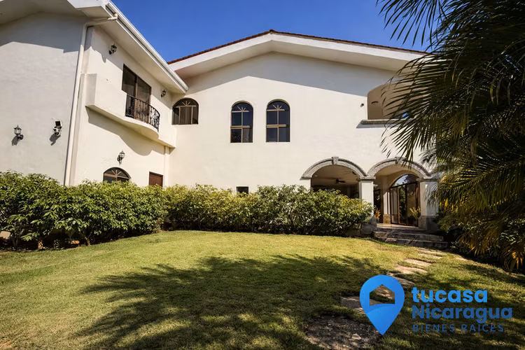 Rento Casa Amueblada en Santo Domingo – 5 Habitaciones | Piscina Privada | Finos Acabados
