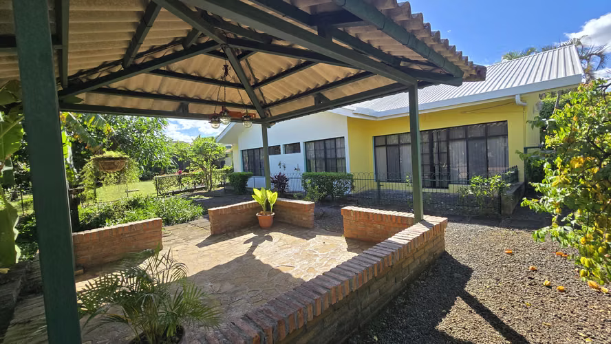 YA- Rento bonita casa amueblada en condominio en carretera a Masaya