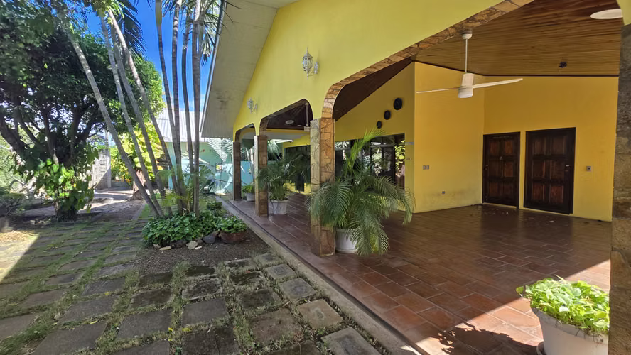 YA- Rento bonita casa amueblada en condominio en carretera a Masaya