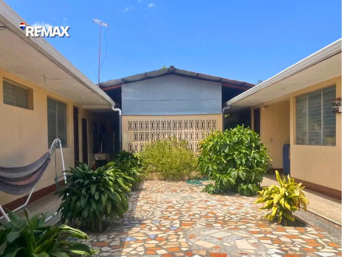 Amplia Casa Multipropósito en Reparto Las Palmas