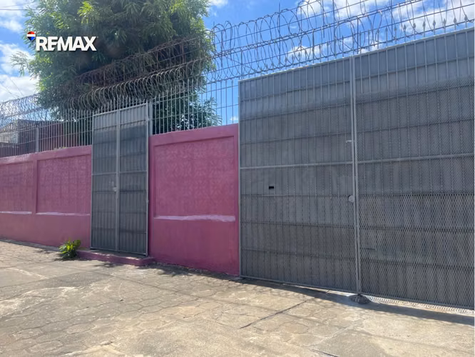 Amplia Casa Multipropósito en Reparto Las Palmas