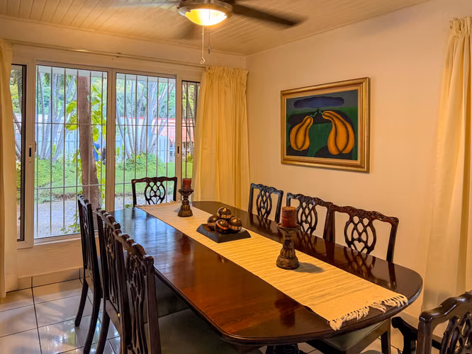 KC-Hermosa Casa en Venta con Piscina en Altos de Santo Domingo