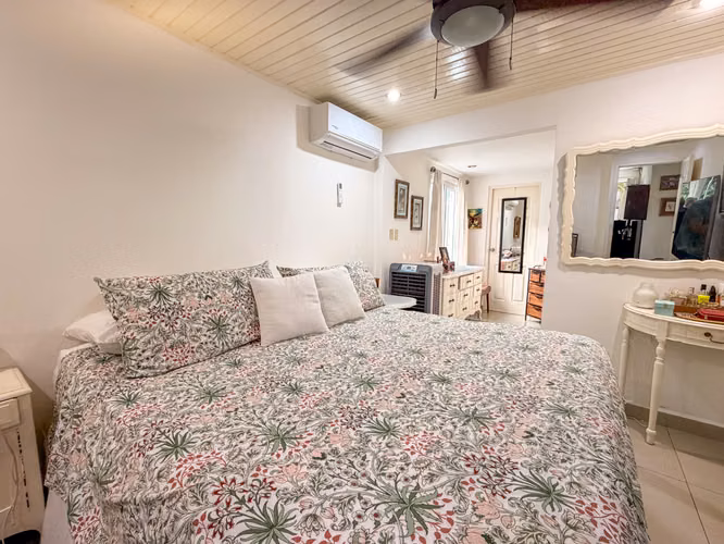 KC-Hermosa Casa en Venta con Piscina en Altos de Santo Domingo