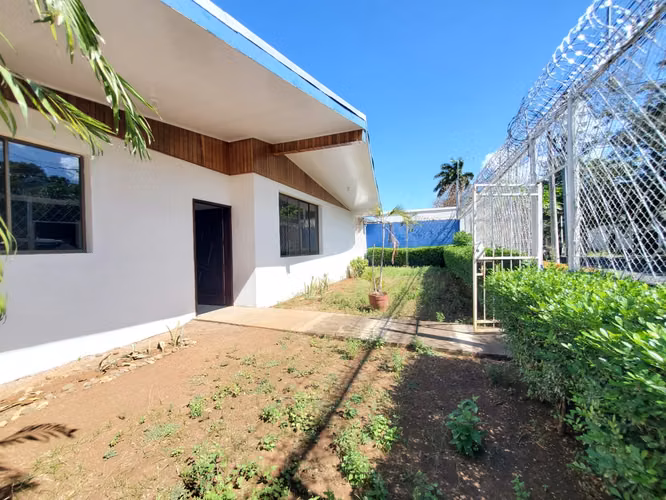 Amplia casa en VENTA en Bolonia