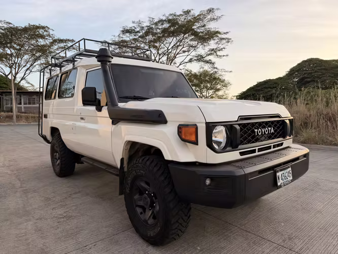 TOYOTA LAND CRUISER SAFARI