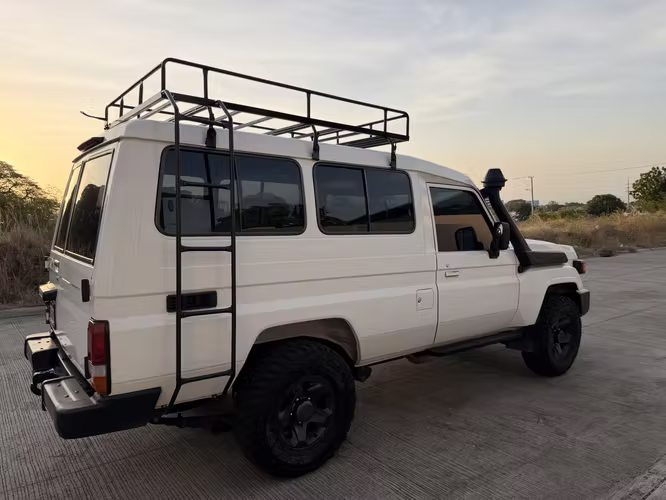 TOYOTA LAND CRUISER SAFARI