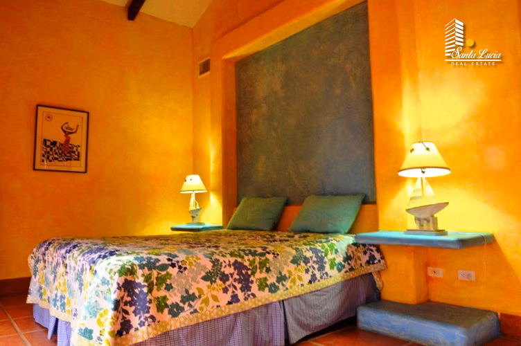  Se vende hermosa casa frente al mar  LL