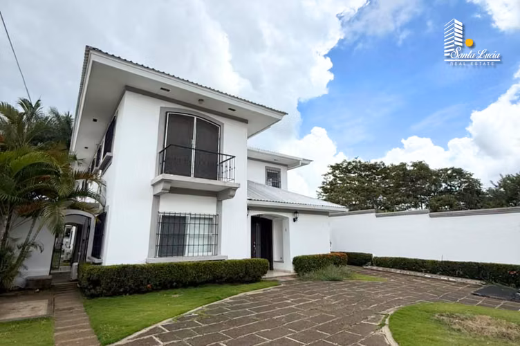  Linda Casa en La Estancia de Santo Domingo  LL