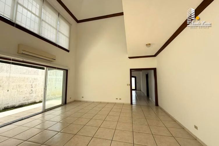  Linda Casa en La Estancia de Santo Domingo  LL