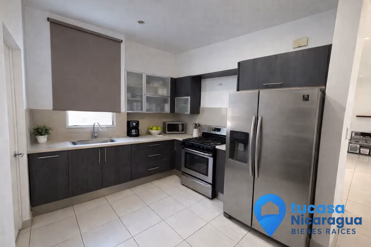 Rento Casa  en Las Colinas condominio