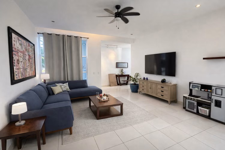 Rento Casa  en Las Colinas condominio