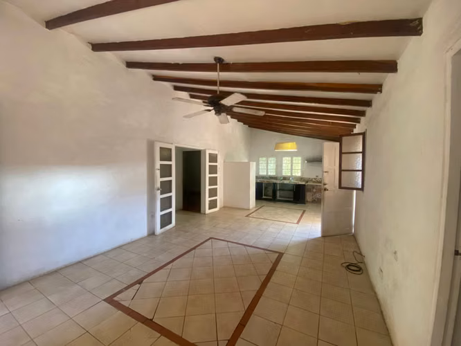 Se renta casa en carretera a Masaya, estilo campestre.