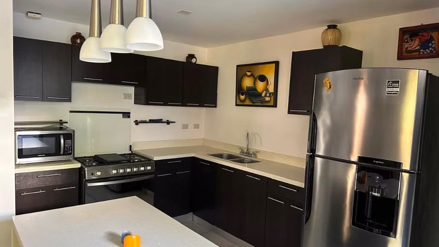 Se Renta Casa Amoblada en precioso Condominio.