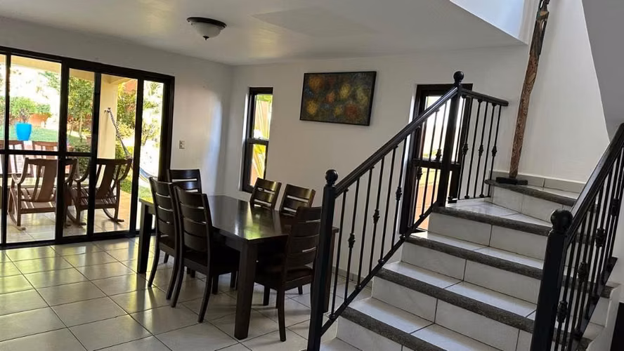 Se Renta Casa Amoblada en precioso Condominio.