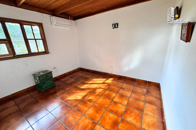 Amplia y Acogedora Casa Con Piscina En Los Robles - LL