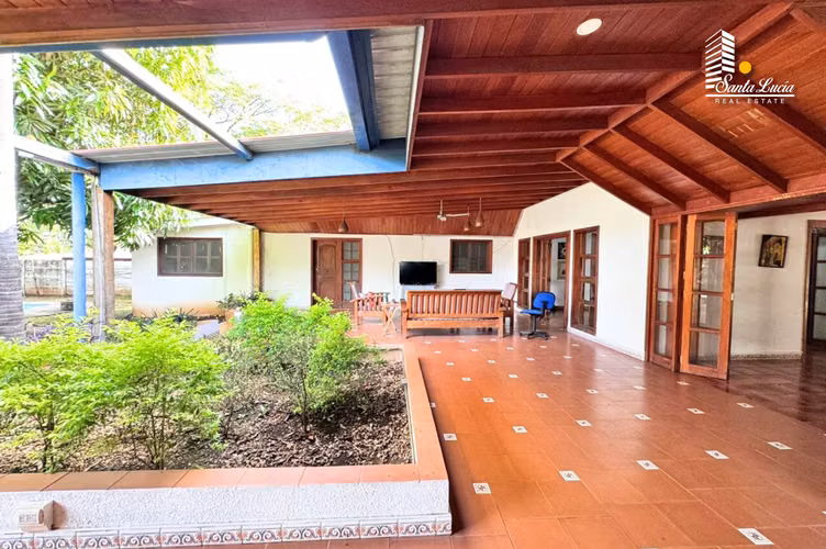 Amplia y Acogedora Casa Con Piscina En Los Robles - LL