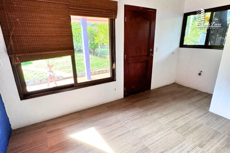 Amplia y Acogedora Casa Con Piscina En Los Robles - LL