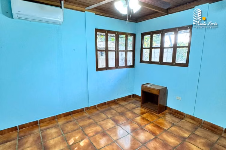 Amplia y Acogedora Casa Con Piscina En Los Robles - LL