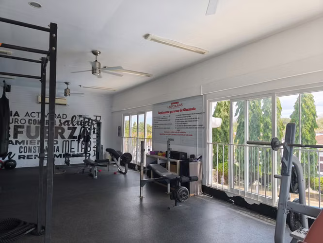 VENTA DE CASA dentro de Residencial en Las Colinas¡