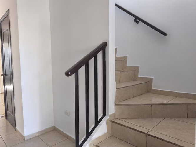 VENTA DE CASA dentro de Residencial en Las Colinas¡