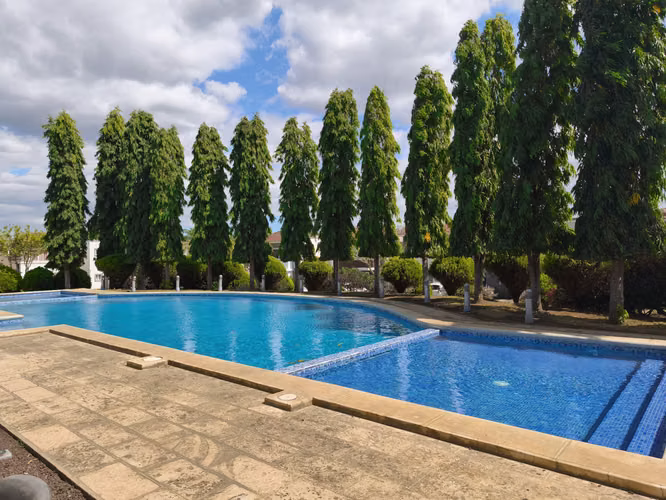 VENTA DE CASA dentro de Residencial en Las Colinas¡