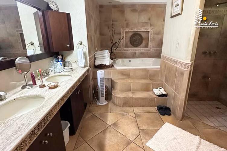 Venta de Casa en Santo Domingo – LL