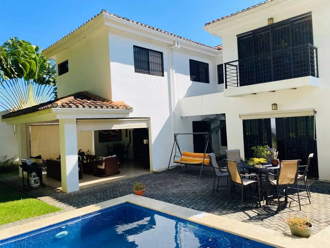 SL-Vendo linda casa en Carretera Masaya km 11