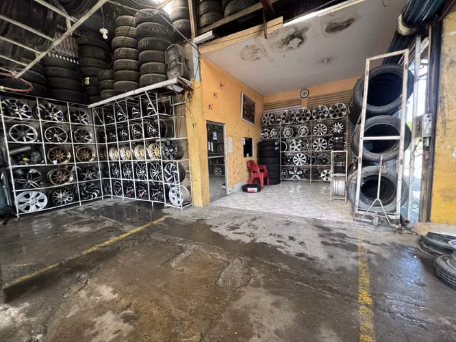 Commercial Building for Sale in the Eastern Market - Premium Commercial Zone