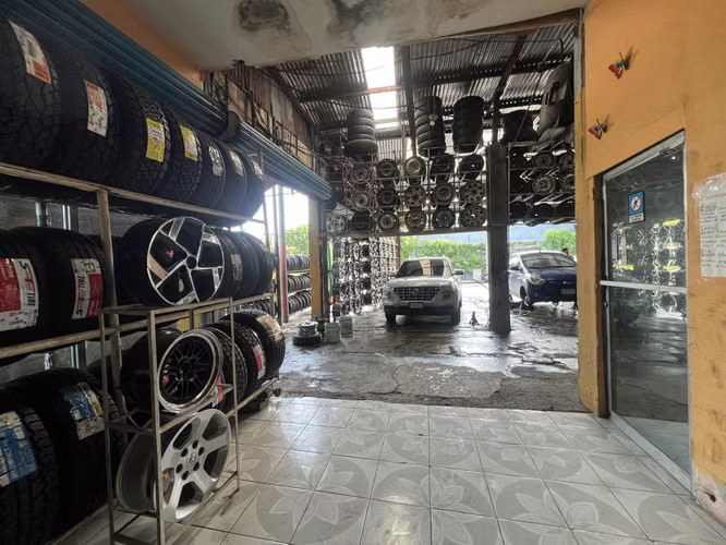 Edificio Comercial en Venta en el Mercado Orientalm- Zona Comercial Premium - Imagen 2